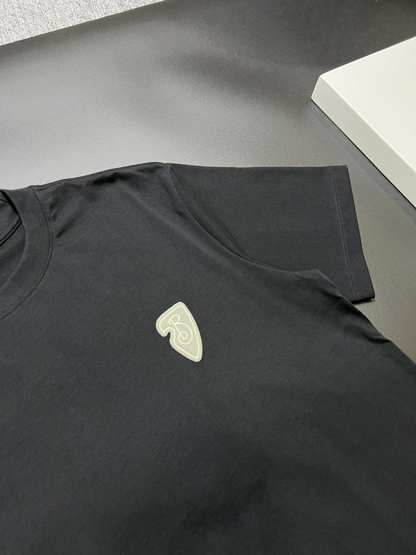 ブランドTシャツ全体デザイン